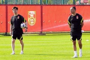 足球报：前泰山和国足助教佩普-穆尼奥斯非常接近深圳新鹏城帅位