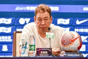 记者：申花不怕压出来进攻的强队，蓉城的技战术风格有点克制申花