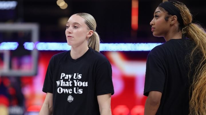 😳顶薪仅25万！WNBA众全明星穿“欠钱还钱”T恤😡抗议工资低
