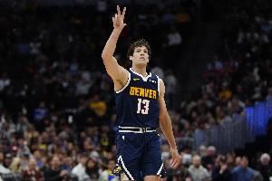 夏联投篮命中率65.5%！Shams：灰熊与前锋PJ-霍尔签下双向合同