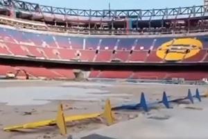 修了2年多了😳诺坎普施工进度曝光：球场一片荒废 设施要啥没啥