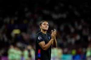 英格兰女足主帅：不让卡特首发出于战术考虑，与种族歧视事件无关