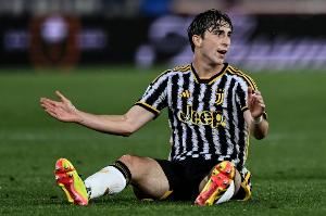 迪马：那不勒斯争取尤文中场米雷蒂，费用预计1000万-1500万欧