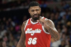 斯玛特：我在湖人将继续发挥特长&顽强防守 做让对手头疼的家伙