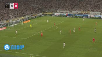 拜仁领先！凯恩远射破门，斯图加特球员解围变助攻