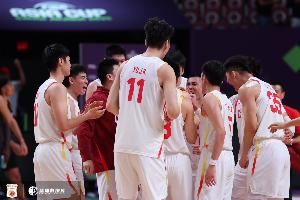 郭艾伦：越想保越没有&得继续冲击 当然说容易打起来难 我打过