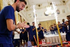 生日快乐，葡萄牙的骄傲！B费和国家队队友度过难忘的生日