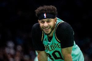 是否计划让小库里进入常规轮换？邓利维：是的 增加投射是好事