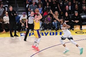 科尔：东契奇的后撤步及在脑后出手的投篮方式 你根本无法干扰