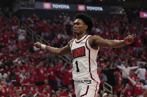 乌度卡：希望阿门保持自信 找到自己的进攻区域 打得更具攻击性