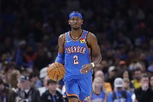 卫冕冠军12胜1负强势领跑！解说发文感叹：雷霆面前 众生平等