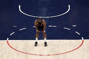 还有子弹！哈登强攻再中砍下本场第41分 另有13板11助