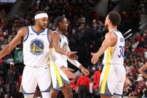 穆迪本场32分4板3断&进8记三分&真实命中率88% 勇士除库里外首人